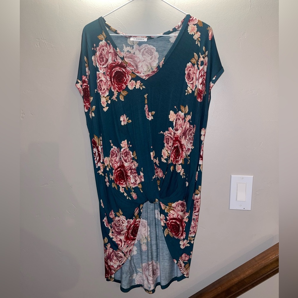 Women’s medium high low twist front top